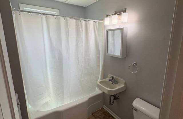 Hillside Court Apartments (306 N. 31st Ave.) Gallery 3