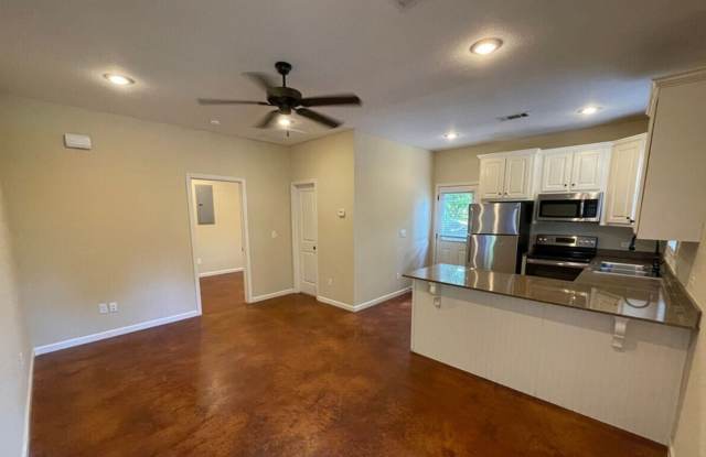 1 Bed/1 Bath Riley Cove Gallery 4
