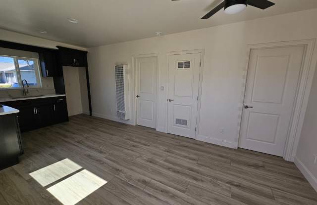 1654 N Russell Ave photos photos