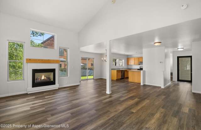528 Lake Court Gallery 4