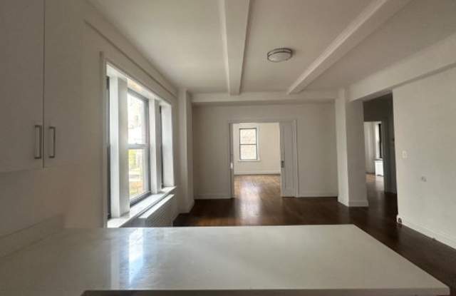 182 E 70th St Gallery 3
