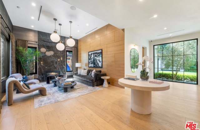 17228 Otsego St photos photos