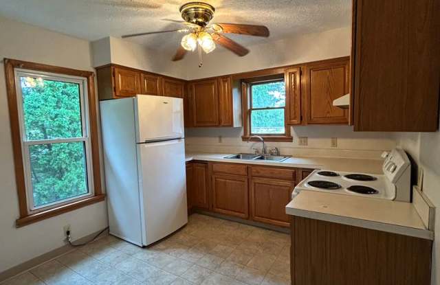 Two bedroom, upstairs duplex Gallery 4