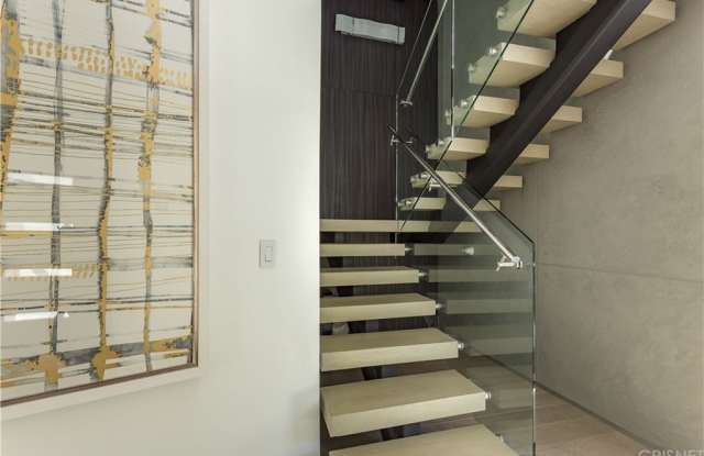 1700 Benedict Canyon Drive Gallery 3