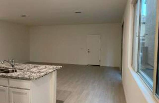 Beautiful 4Bdm 2.5Ba Home, Centrally located! Gallery 4