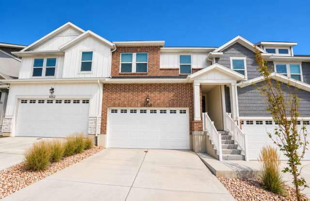 Newer 4 Bed 2.5 Bath Home in Saratoga Springs with Community Pool Gallery 1