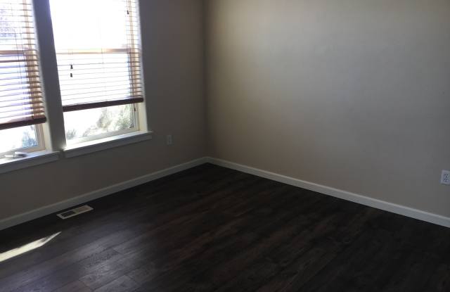 4 Bedroom Rambler in Horn Rapids! Gallery 3