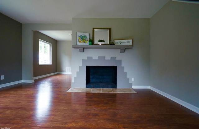 333 Rockhill Gallery 3