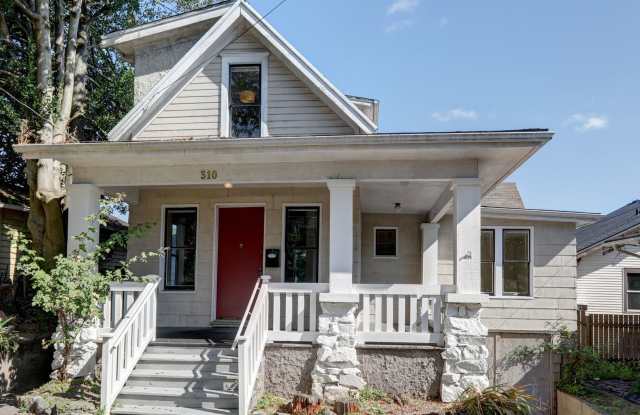Great Location! 3 Bedroom/1.5 Bathroom House Near Green Lake! Gallery 1