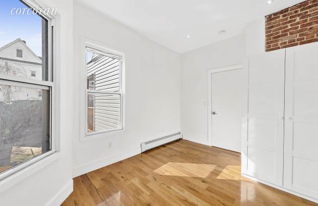 116 Warwick Street Gallery 4