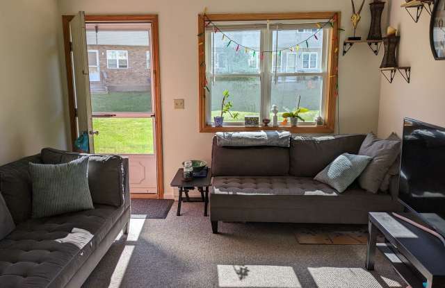 Renovated 2BR/1.5BA Townhome in Renihan Meadows photos photos