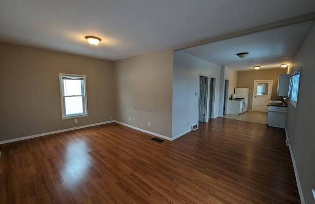 Charming 2-Bedroom Home with Garage – $1,195/Month | Accepting Section 8 Gallery 4