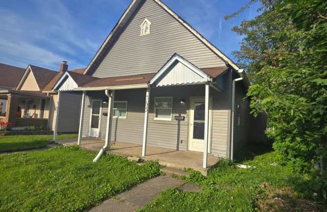 One Bedroom Duplex located on the Westside near 10th St and White River Pkway Dr photos photos