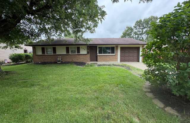 Updated 3BR Home with Hardwood Floors, Garage & Large Backyard – 508 Amor Pl, Vandalia – $1,400/mo Gallery 1
