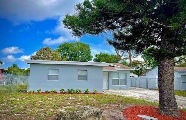 121 NW 7TH Court Gallery 2