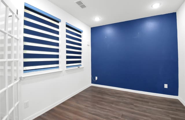 502 Virginia Way Gallery 4