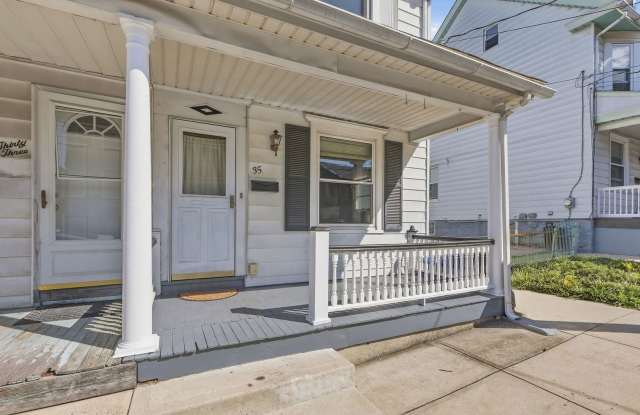 3-BEDROOM BETHLEHEM RENTAL WITH PRIVATE BACKYARD + BASEMENT + ATTIC! Gallery 3