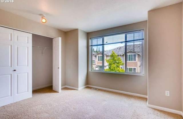 Beautiful Townhome Available in the Progress Ridge Subdivision in Beaverton! photos photos