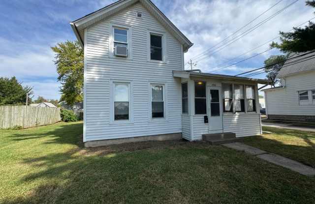 4 Bedroom Home with 2-Car Garage | Hamilton School District | Pet Friendly Gallery 1
