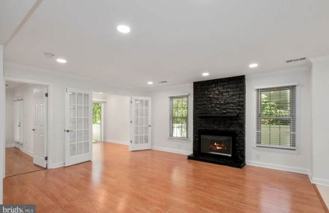 5801 W LINDEN SQUARE COURT Gallery 2