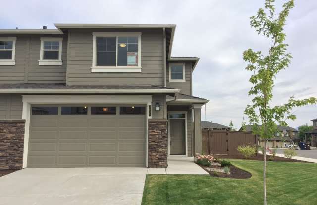 Beautiful 3 Bed/2.5 Bath Pahlisch Townhome with Fully Fenced Backyard photos photos