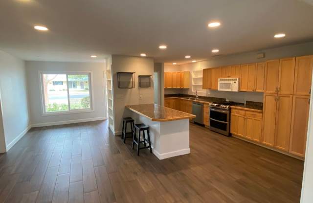 Beautifully Renovated 3 Bed 2 Bath on 17th Av South of Northern photos photos