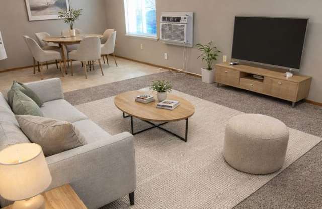 911 S. 42nd Ave. photos photos