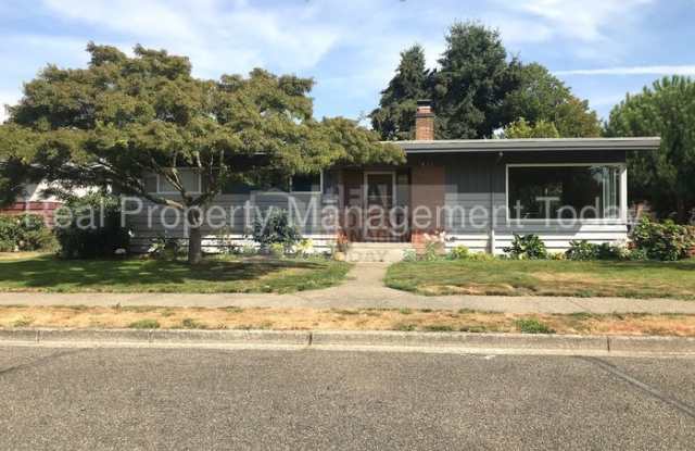 811 Meade Avenue - 811 Meade Avenue, Sumner, WA 98390