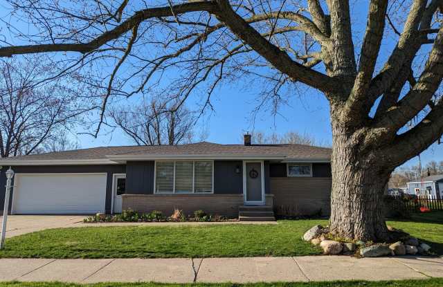 54 W 35th Street - 54 West 35th Street, Holland, MI 49423