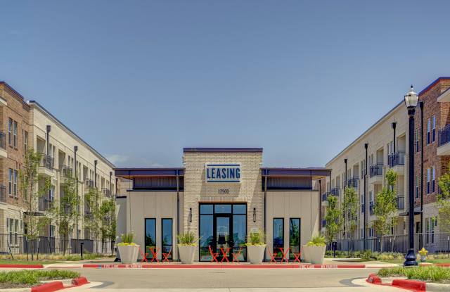 Lexington Ranch Apartments and Townhomes Gallery 2