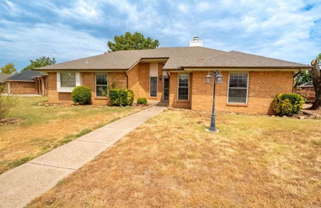 4bed/2.5bath Corner Lot Rental Available in Norman! Gallery 3