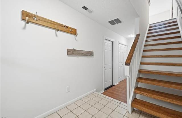 3906 Whooping Crane Circle Gallery 4