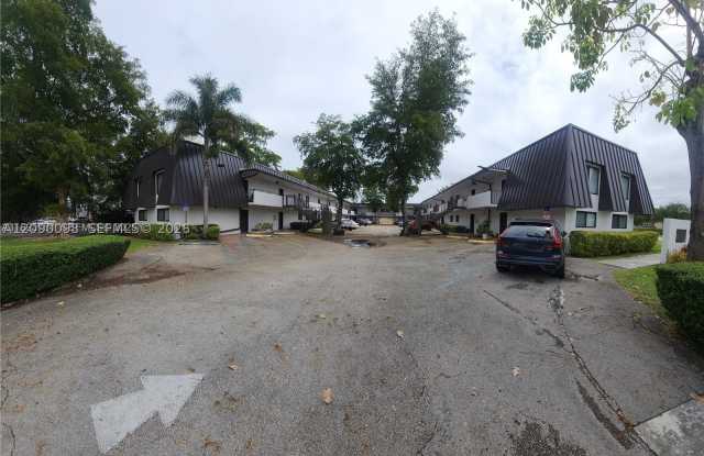 19600 SW 110th Ct Gallery 1