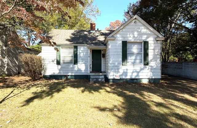 ** 3 bed 2 bath located in Capital Heights ** Call our self-showing number to schedule a tour 334-366-9198 - 2335 Glendale Avenue, Montgomery, AL 36107