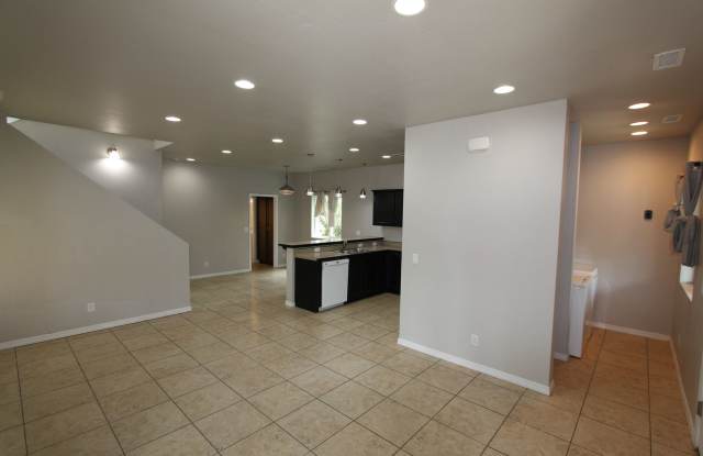 Price Reduction_ 3-Bedroom Home with Private En-Suite Bathrooms & Flexible Lease Terms photos photos