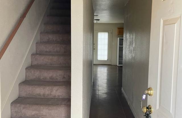 3 BED, 2.5 BATH Townhouse; Close to ACU Gallery 3