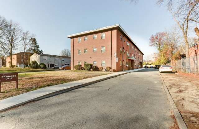 3916 Chamberlayne Ave - 3916 Chamberlayne Avenue, Richmond, VA 23227