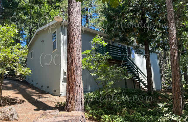 Modern Mountain Living: 3-Bedroom Home with Yard, Storage, and More! photos photos