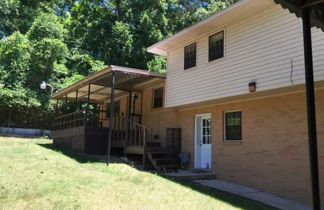 **AVAILABLE NOW**Near Ft. Benning. Columbus, GA Bedroom 4 / 1 Full Bathroom  2 Half Bathroom Home for Rent*** photos photos