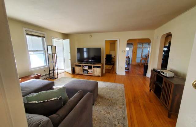 198 Alsace Street - 198 Alsace Street, Manchester, NH 03102