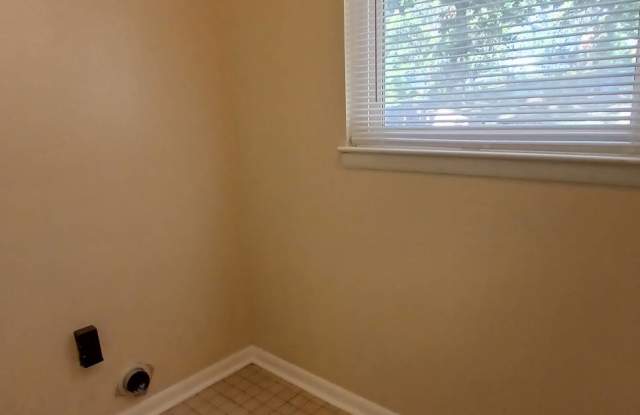 2970 Haywood Avenue - A Gallery 3