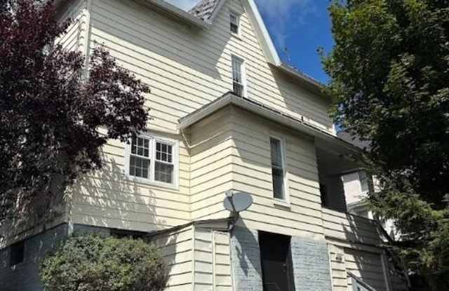 313 S Main (Top Floor) Avenue Gallery 2