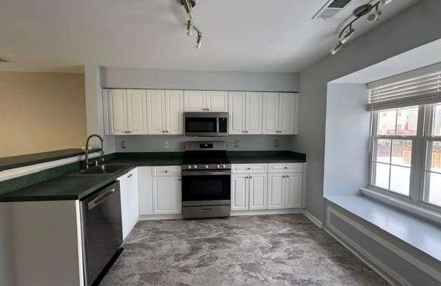 2459 WENTWORTH Drive Gallery 3