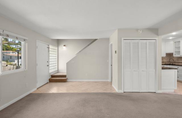 Charming 2BR Condo w/ Private Patio in the Heart of Solana Beach Gallery 3