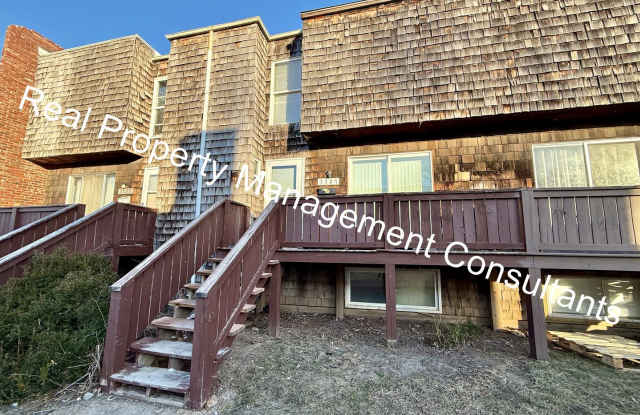 Updated 3-Bedroom Townhome Live Deposit Free with Obligo photos photos