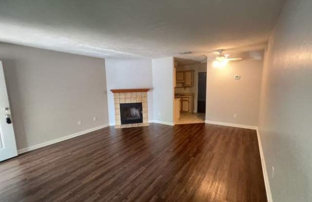Spacious 1 BR 1 BA Available in July! photos photos