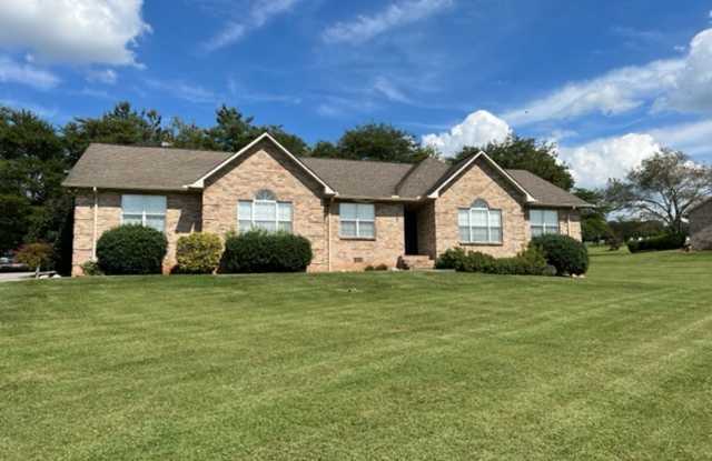 Maryville 37801 - 4 bedroom, 2.5 bath home with 2300+ SF on 1.26 acres. - Call Troy Adams (865) 233-6949 photos photos