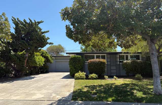 Lovingly Maintained 3 Bed, 2 Bath Home in the Circles photos photos
