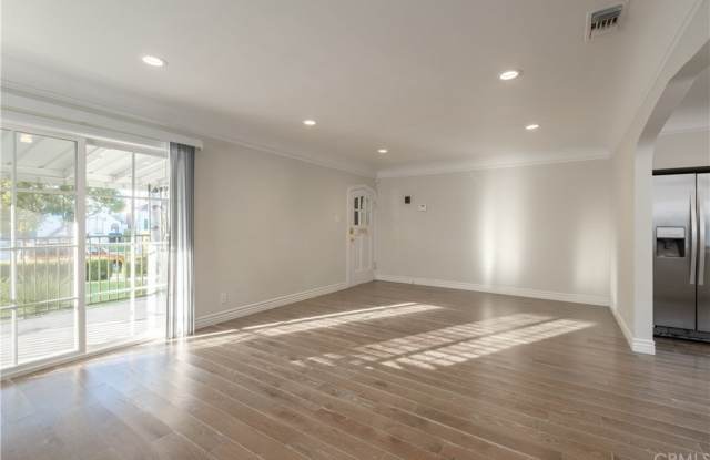 1214 S Hudson Avenue Gallery 4