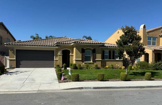 Single Story 4 Bedroom Solar home for rent photos photos